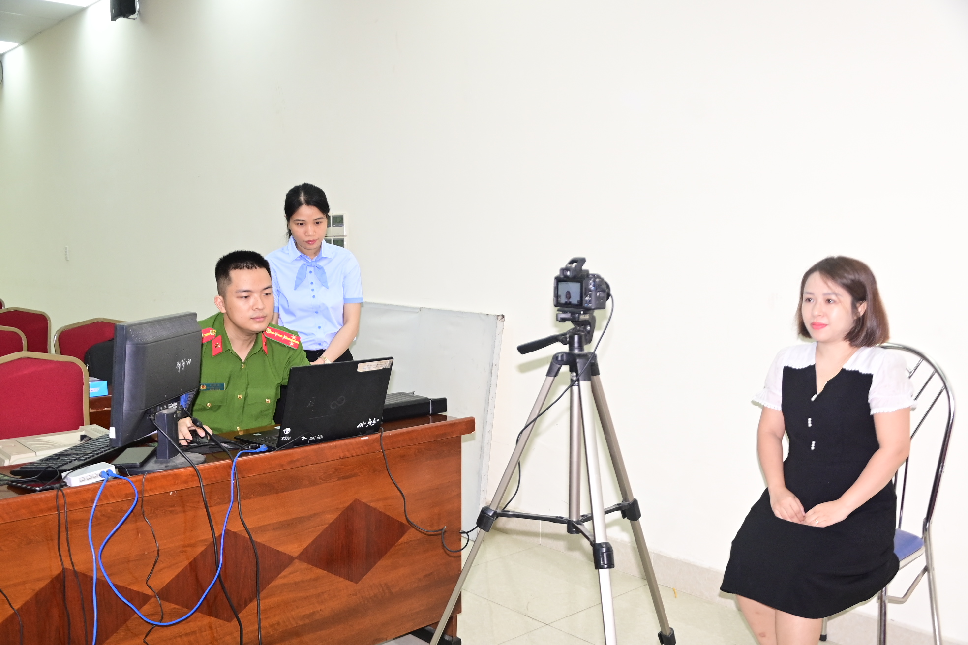 Khối Công an quận cấp 32.103 căn cước